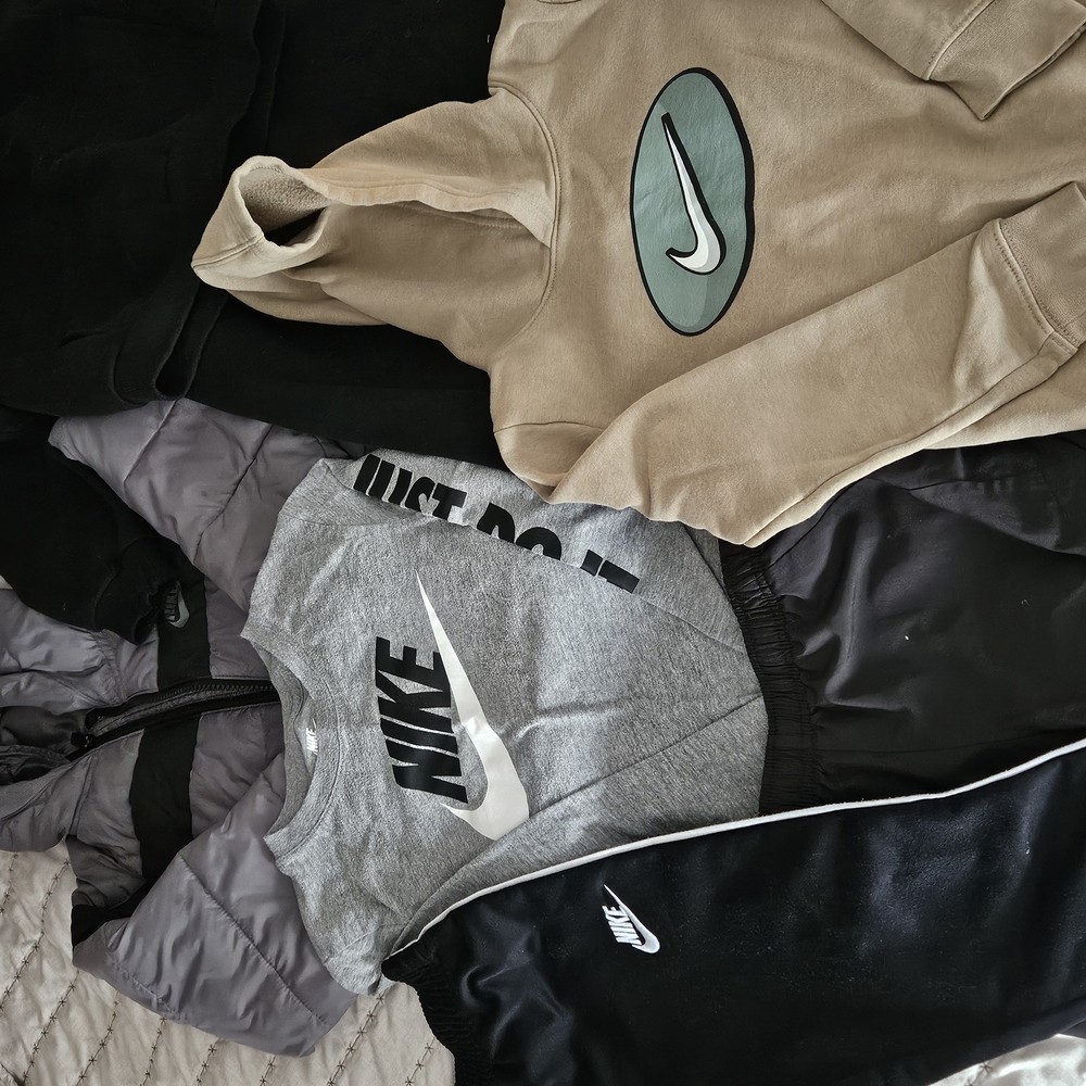 Nike Bundle - Picture 6 of 6